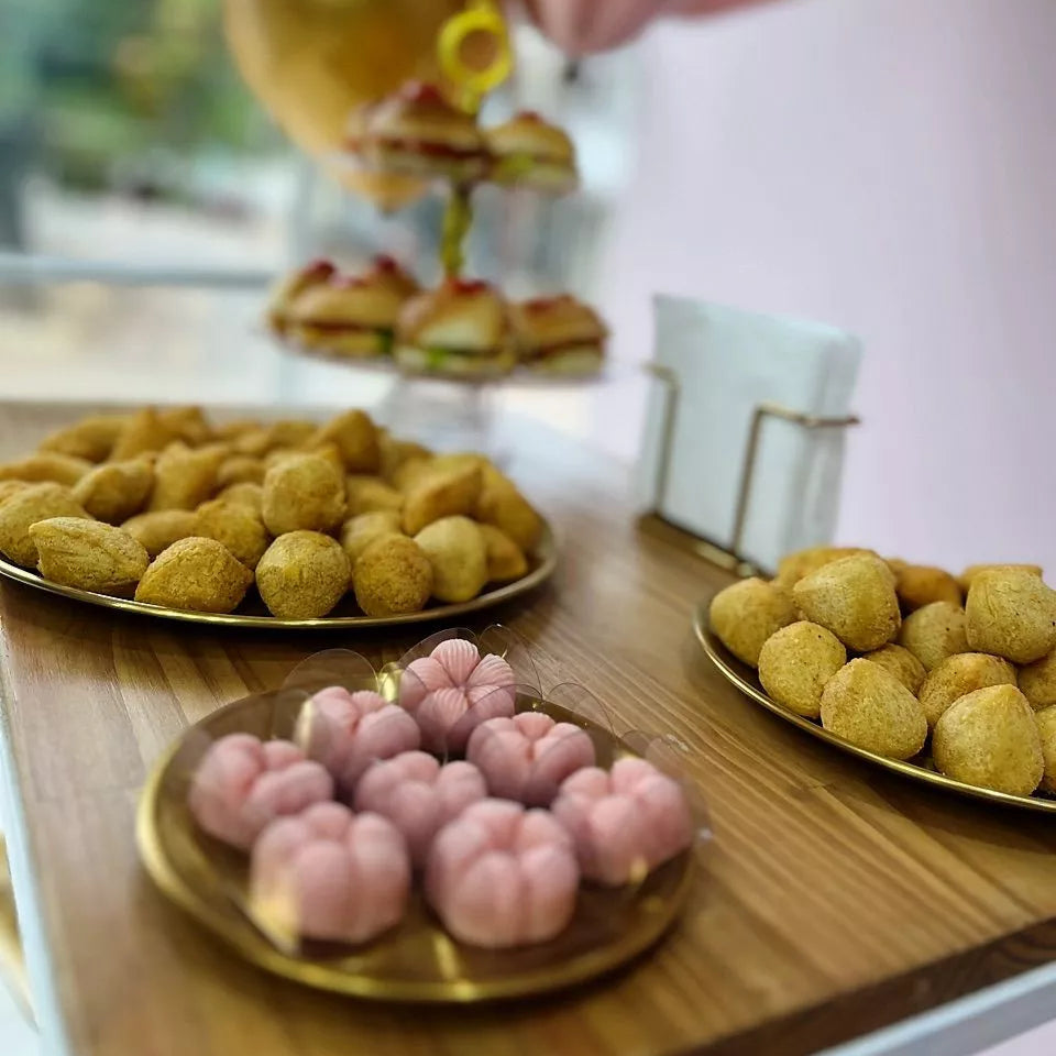 Kit 3 Bandejas Douradas – Organização com Estilo para Banheiro, Cozinha e Mesa Posta