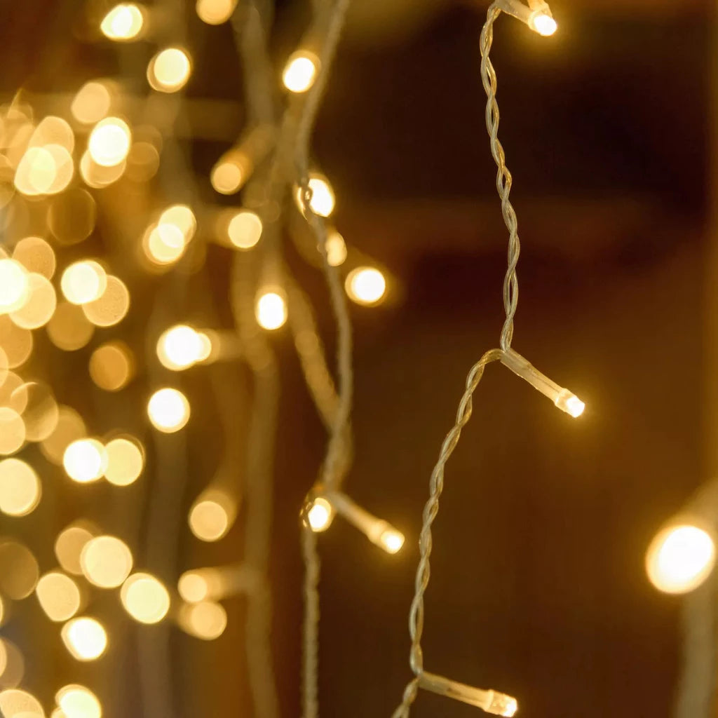 Cascata de Luzes Natalinas 30m – 300 LEDs Branco Quente com 8 Funções