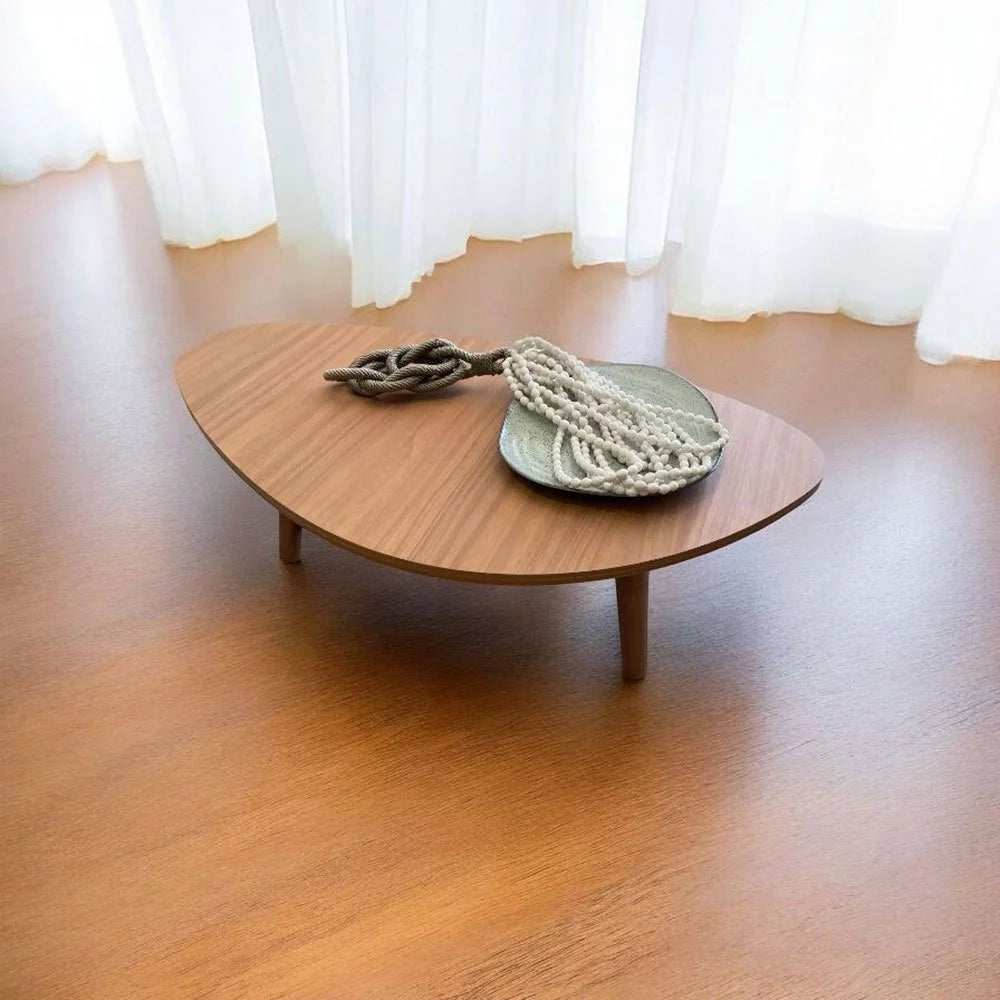 Mesa de Centro Orgânica 90x52cm com Pés Palito em Madeira – Design Moderno e Elegante na Cor Mel