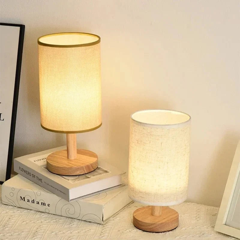 Abajur de Mesa LED com USB em Linho e Madeira