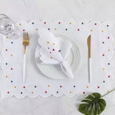 Jogo Americano 8 peças com 4 Sousplats Bordados e 4 Guardanapos – Elegância e Charme para Sua Mesa!