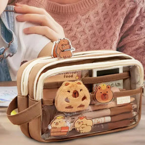 Estojo Transparente Capivara – Estilo e Organização no Dia a Dia