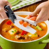 Faca Zoura com cabo ergonômico em bancada de carne