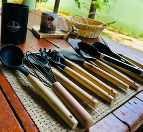 Kit de Utensílios em Silicone e Bambu 12 peças – Funcionalidade com Elegância para sua Cozinha!