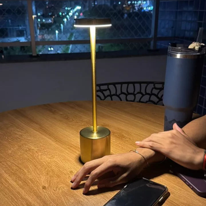 Luminária LED Recarregável com Toque - Três Cores