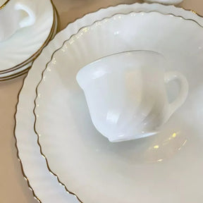 Coleção Encanto Dourado – Aparelho de Jantar e Chá em Vidro Opaline (16 Peças)
