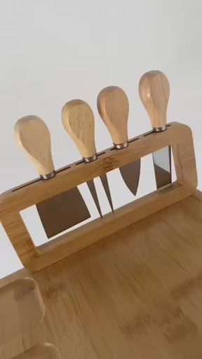 Tábua de Queijos e Frios com Kit de Espátulas – Elegância e Sabor à Mesa